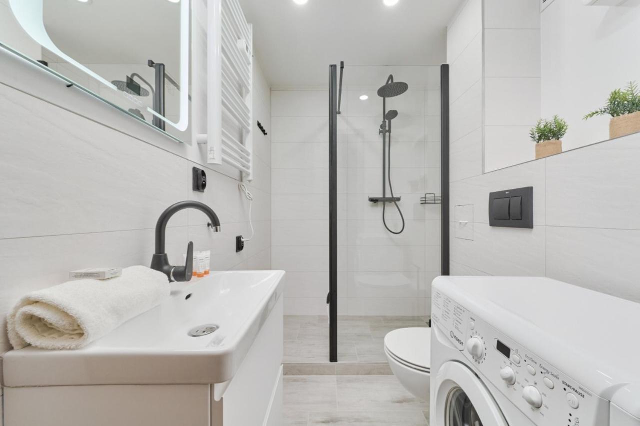 Appartamento Cozy Old Town For 4 Guests In By Renters Breslavia